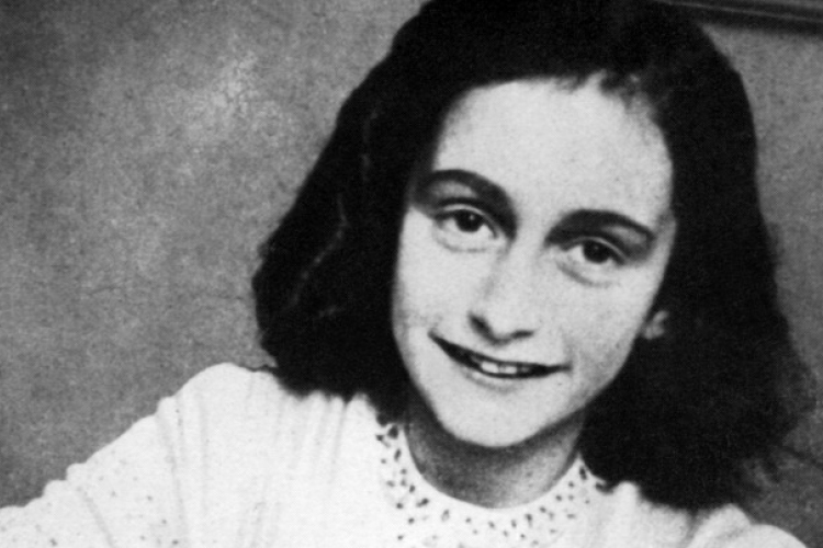 Megnyílt  Anne Frank (1929-1945) emlékére létrehozott kiállítás Mosonmagyaróváron