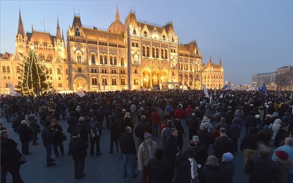 A költségvetés elfogadása ellen tiltakoztak Budapesten