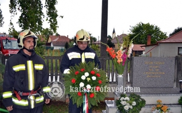 Hősi halottaikra emlékeztek a Megyei és a Mosonmagyaróvári Hivatásos Tűzoltók
