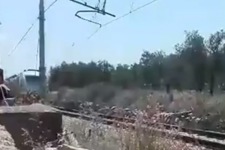 Frontálisan ütközött két vonat Olaszországban – több halott is van