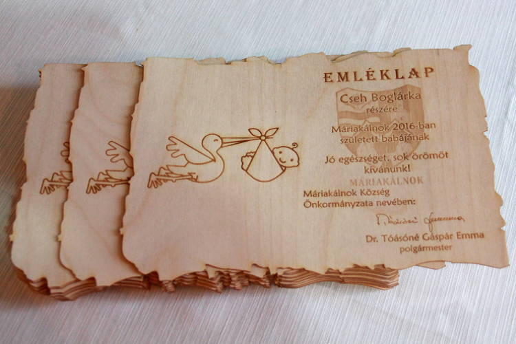 Emléklap kiosztó ünnepség Máriakálnok 2016-ban született babáinak