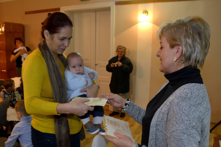 Emléklap kiosztó ünnepség Máriakálnok 2017-ben született babáinak