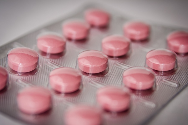 Egymillió favipiravir tabletta érkezett Kínából