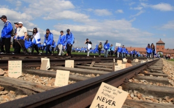 Kétszáz magyar fiatal indul Auschwitzba, az Élet menetére