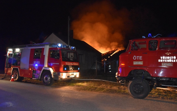 Tűzesethez riasztották a tűzoltókat Levélen