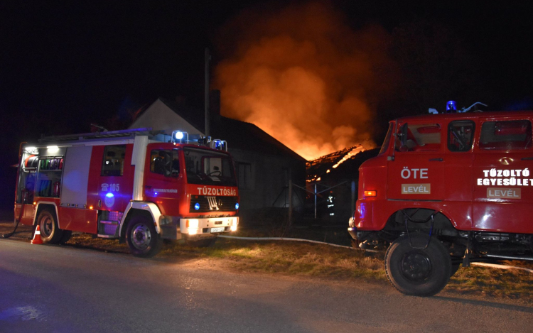 Tűzesethez riasztották a tűzoltókat Levélen