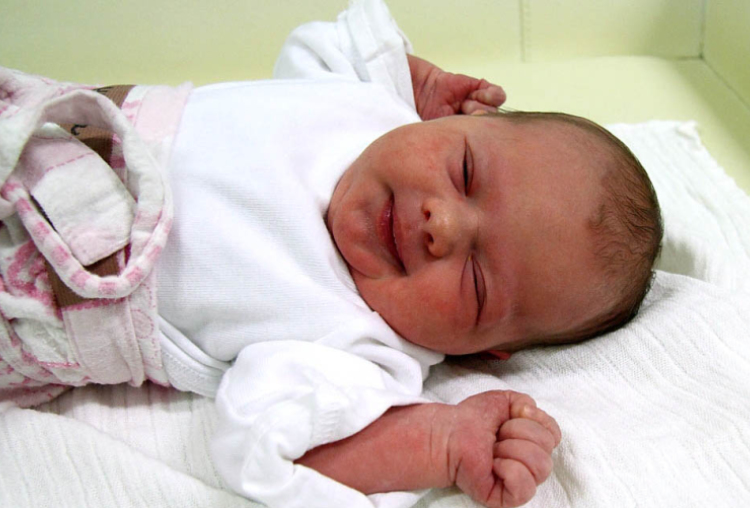 Hamar Jázmin Virág, Kimle