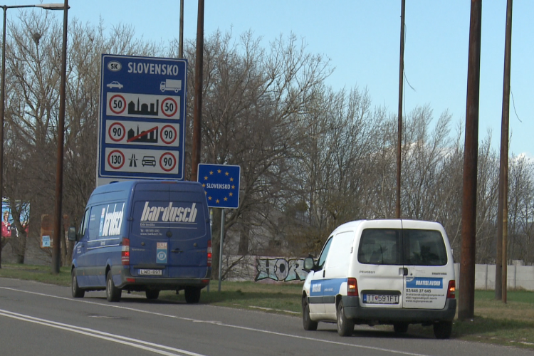 Korlátozások a rajkai határnál