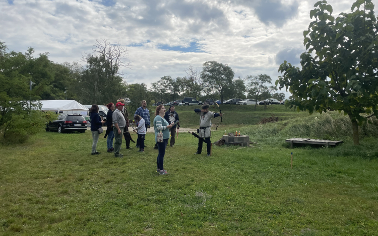 Nyolcvanezer forinttal támogatták a Példa Egyesületet a levéli íjászok