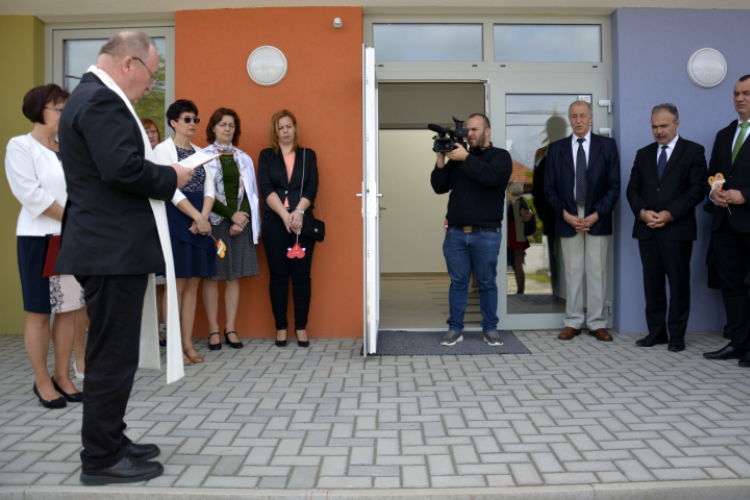 Bölcsődeátadás Halászin