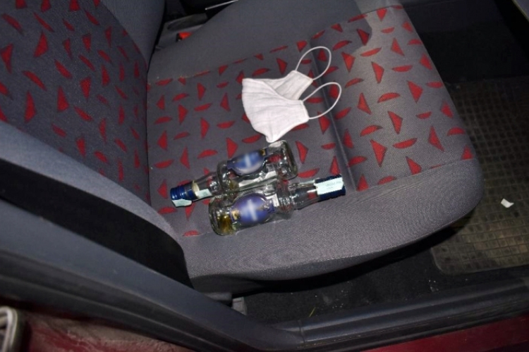 Ittasan vezetett, árokba hajtott, leesett egy padról, megsérült