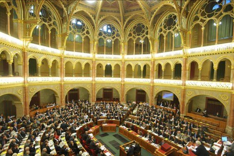 A kormány fel nem használt összegeket csoportosított át az idei költségvetésben