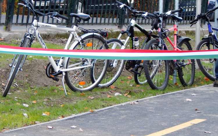 Új kerékpárutat avattak Öttevény és Kunsziget között