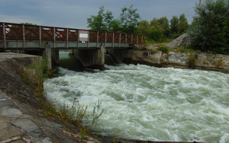Nyári zápor a hallépcsőnél