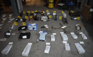 Katalizátorokat loptak Mosonmagyaróváron és Győrben