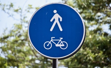 Kerékpárral és gyalog is lehet közlekedni a Lajta-hídon