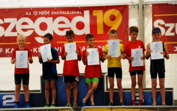 Ifjú kajakosok versenyeztek a Mosoni-Dunán