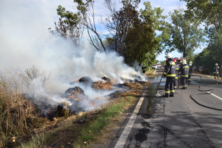 Szénabálák égtek Rajkán