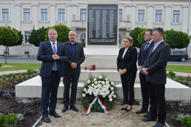 Hősök napi koszorúzás Mosonmagyaróváron