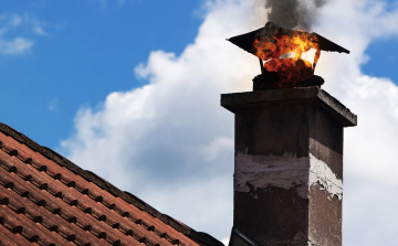 Tegnap két kéménytűzhöz is riasztották megyénk tűzoltóit. 