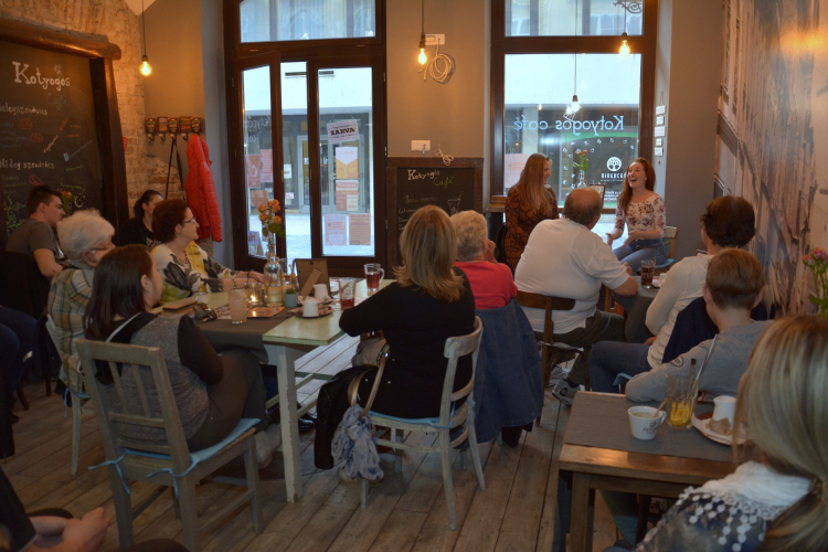 Beszélgetés Kiss Tündével a Győri Kotyogós Cafeban