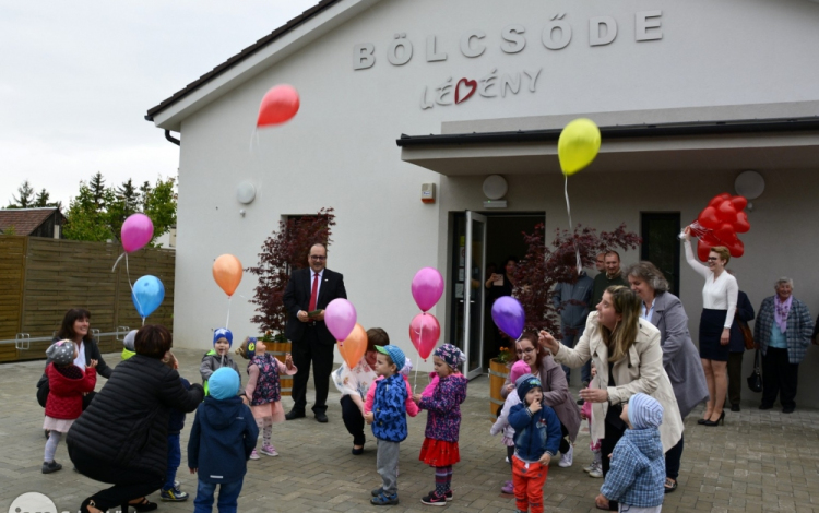 Zsúfolásig megtelt a Lébényi Bölcsőde a hivatalos átadón - galériával