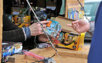  A megmaradt tűzijátékot vissza kell vinni! 