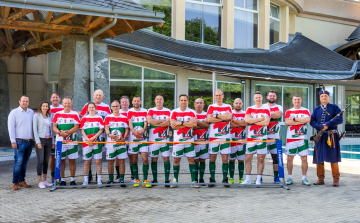 Díszlövéssel indult útjára a labda a Szigetvári Gyógyfürdőben