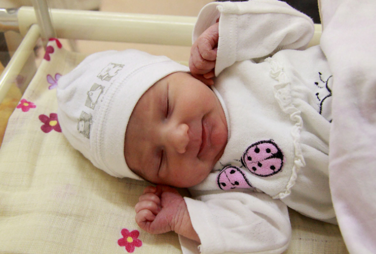 Enzsöl Nóra, Károlyháza