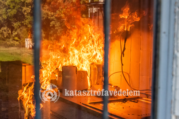 Súlyosan megsérült egy 4 éves kislány Újrónafőn, megpróbált begyújtani otthon