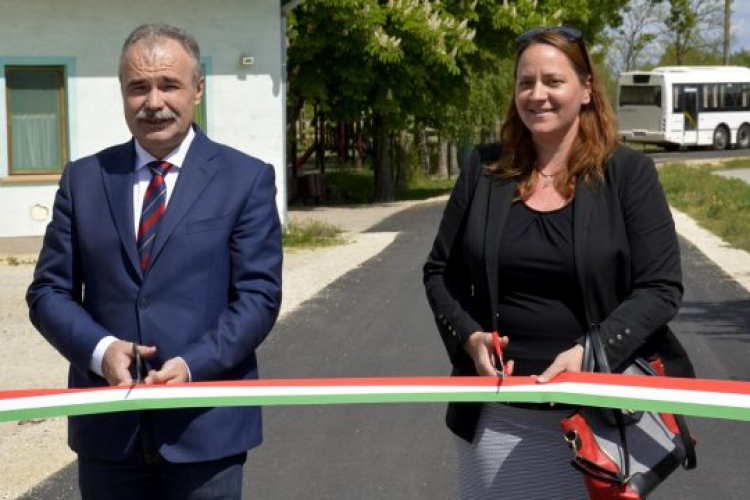 Új út épült Győrladaméron