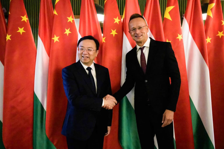 Szijjártó Péter lemondott a parlamenti mandátumáról