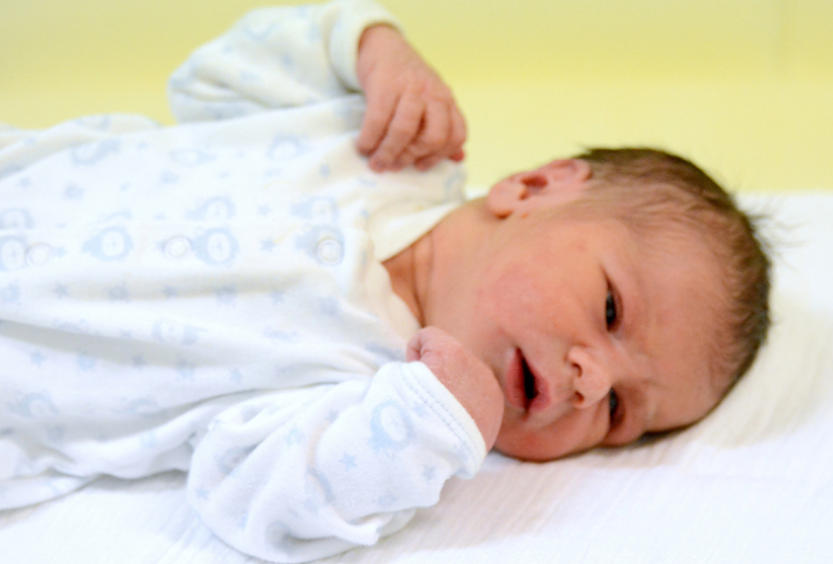 Besenyei Bendegúz, Hegyeshalom