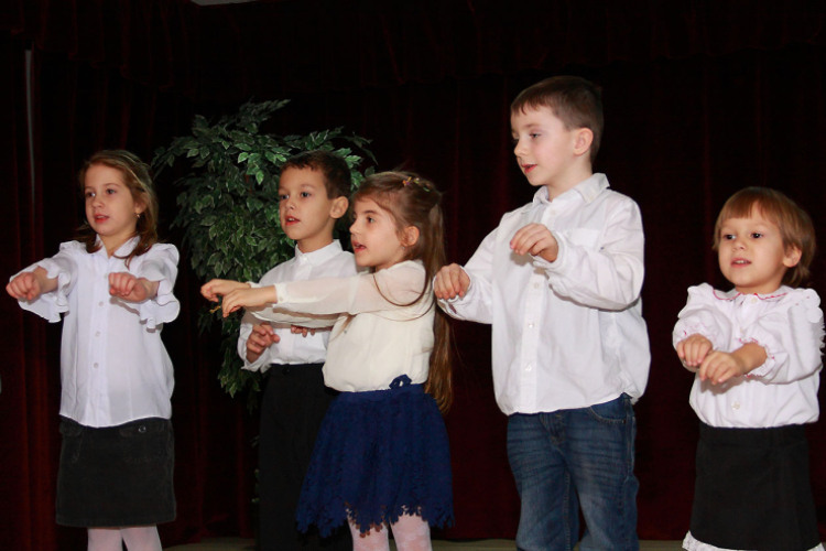 Emléklap kiosztó ünnepség Máriakálnok 2016-ban született babáinak