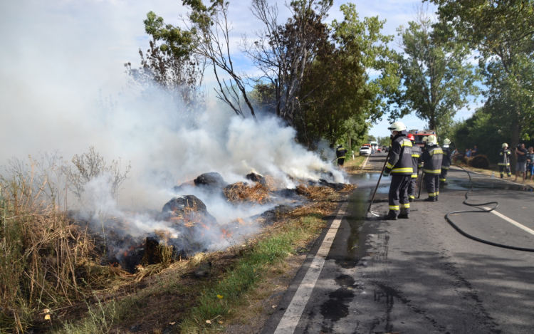 Szénabálák égtek Rajkán