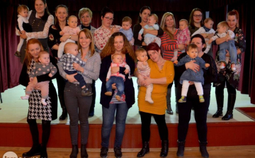 Megható babaköszöntő Máriakálnokon - képgalériával