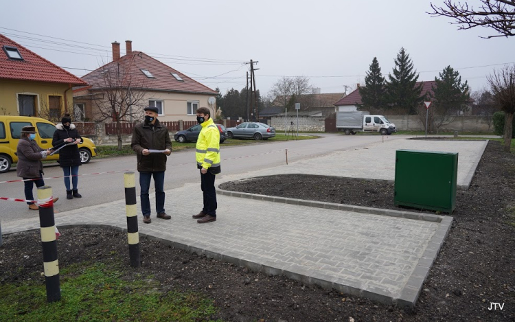 Bővült a jánossomorjai Egészségház parkolója