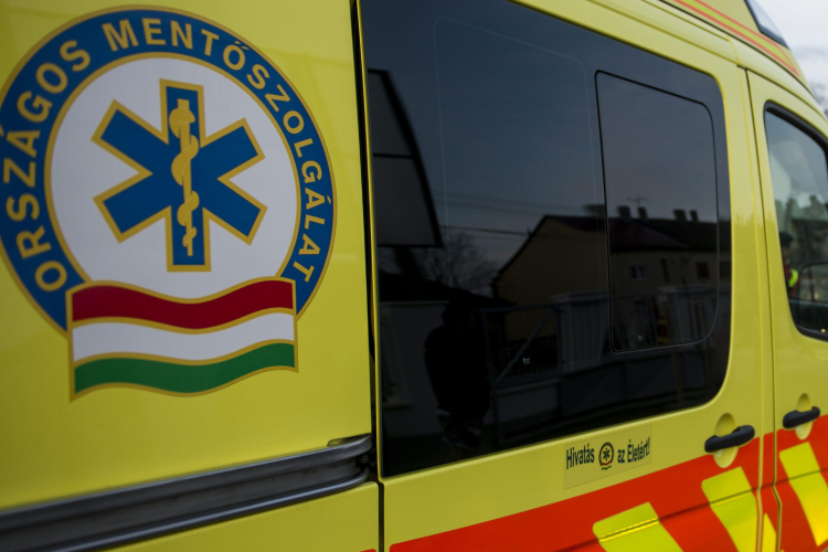 Ketten meghaltak egy balesetben Bajnánál