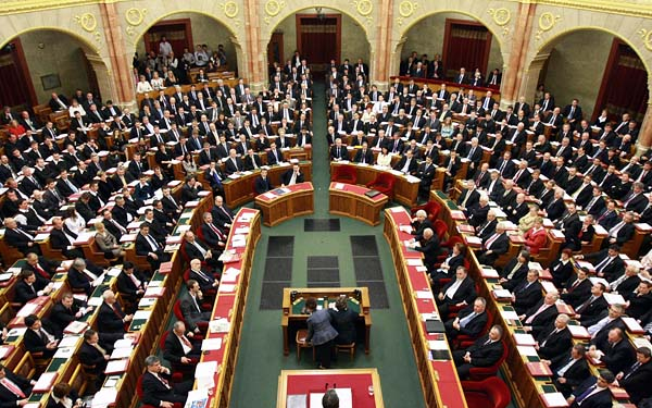 Devizahitelek - OGY - Elfogadta a Ház a devizahiteleseket segítő törvényt