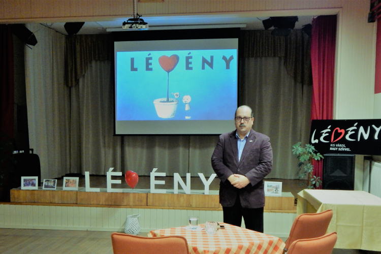 Torta, beszámoló és jó hangulat a lébényi évértékelőn