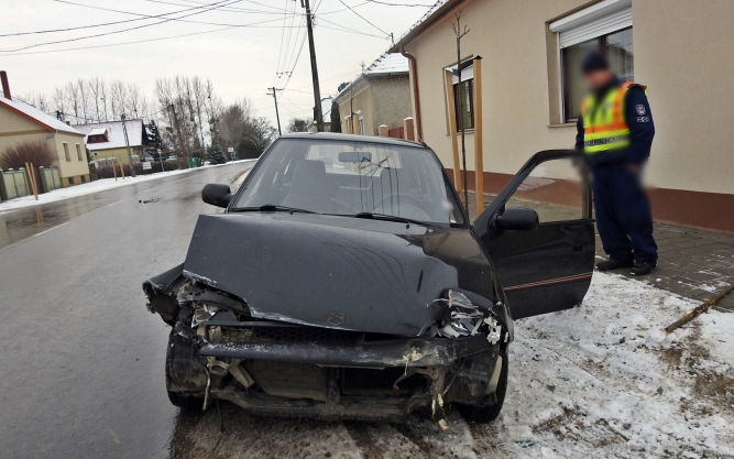 Ittasan vezetett, kerítésnek ütközött