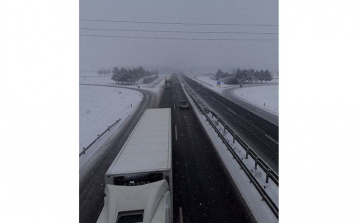 Torlódás az M1-es autópályán Hegyeshalomnál