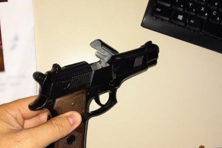 Játékpisztollyal raboltak a tinédzserek