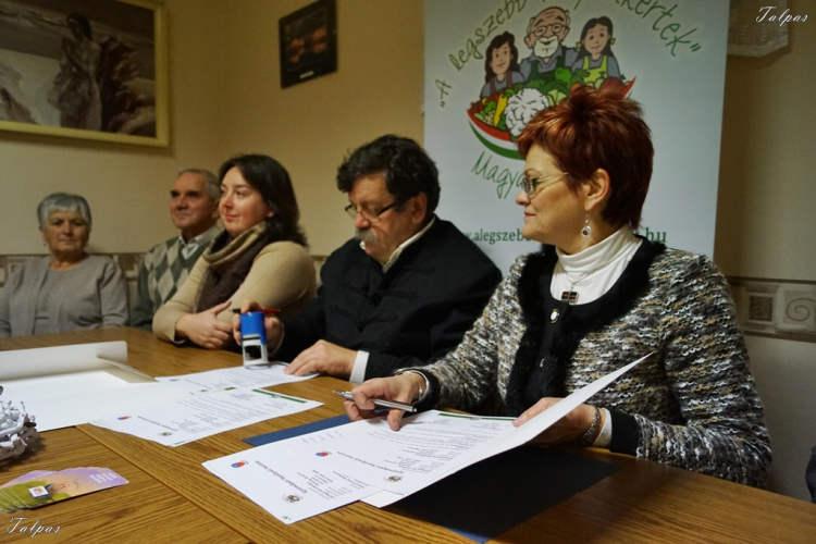 A legszebb konyhakertek vetélkedő díjai és adventi gyertyagyújtás Darnózselin