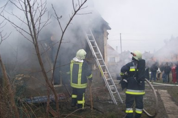 Lakóházban keletkezett tűz Téten