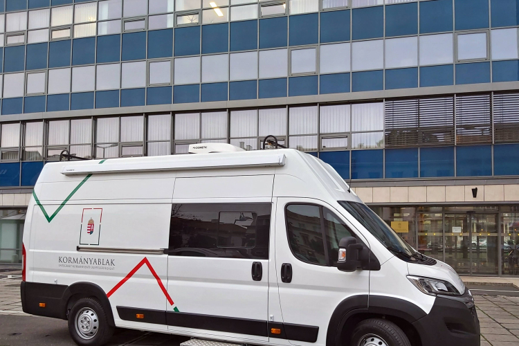 Bemutatták a megyei kormányablakbuszt