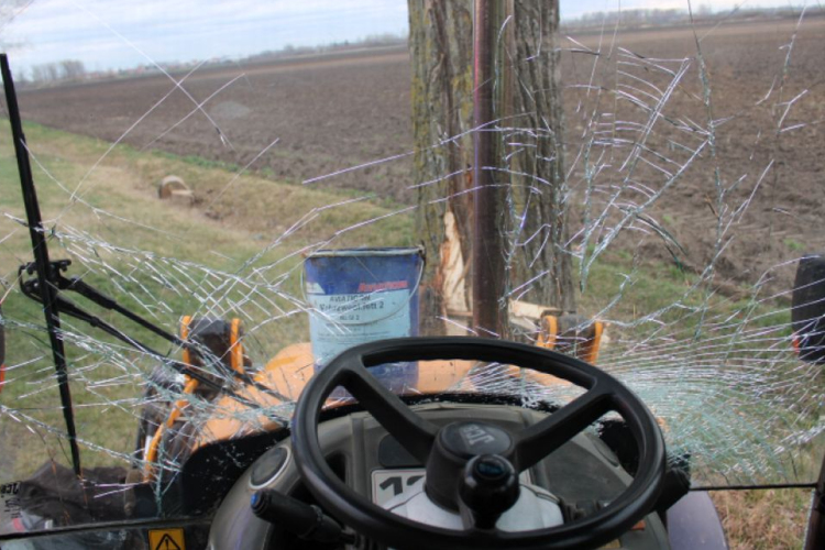 Ittasan vezette a markolót