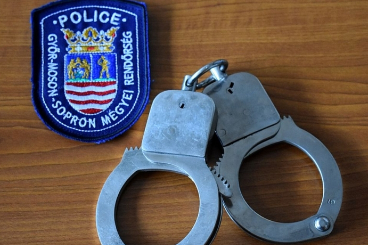 Eltiltás alatt, ittasan vezetett