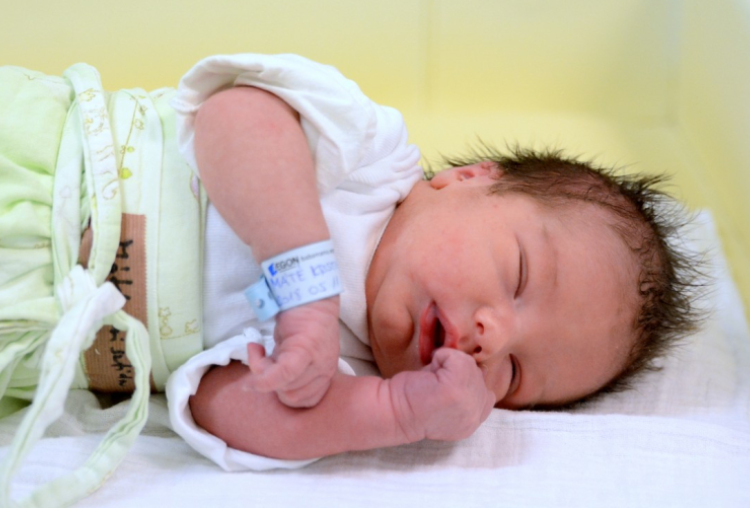 Máté Krisztián, Károlyháza