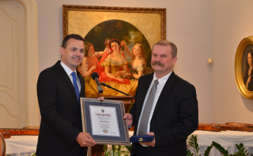 Megyei művészeti kitüntetést kapott Palenik József